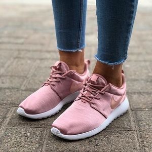 nike roshe one rust pink